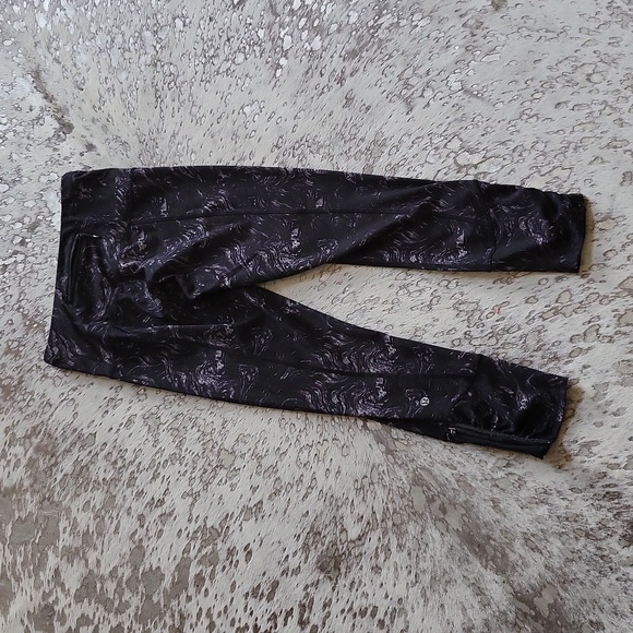 Lululemon Runday Crop Full On Luxtreme Sz4 - Picture 8 of 10